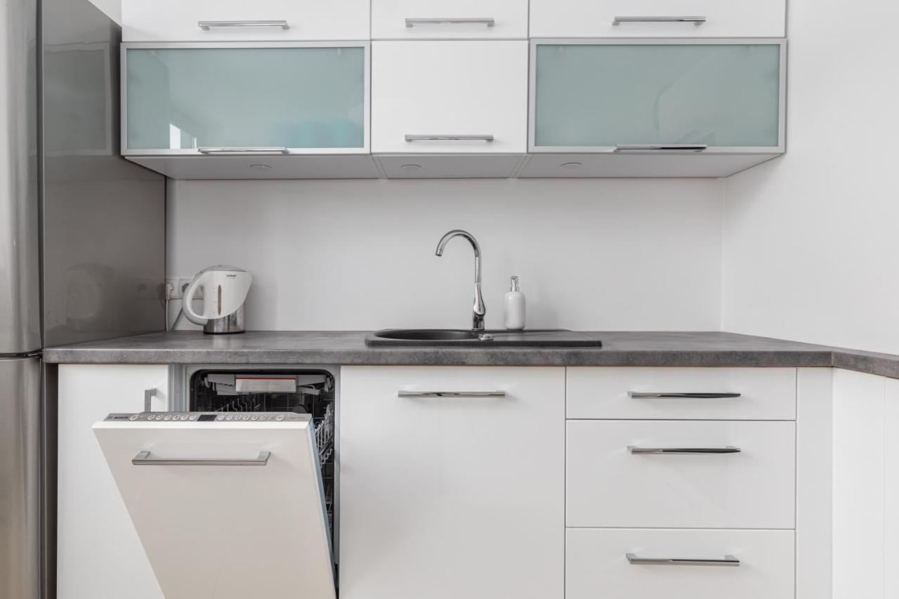Platan Center Iv By Renters *