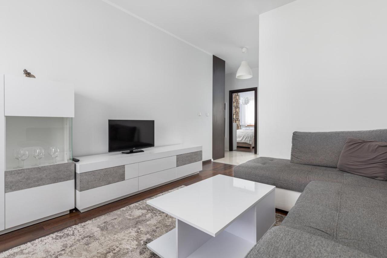 Platan Center Iv By Renters *